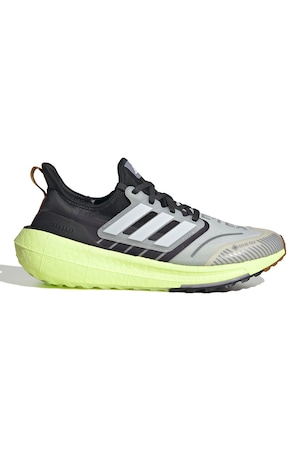 adidas Ultraboost Light — cei mai buni adidași de alergare pentru amortizare și retur de energie